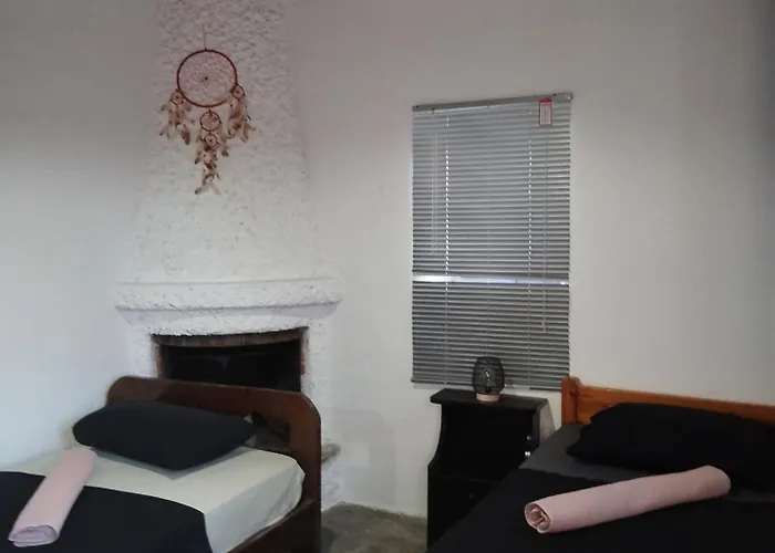 In House - Pyrgi Artemis Place Pensión